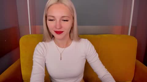 Snapshot of alicemonro chatting on 09.15.25 alicemonro online show from 09.15.25