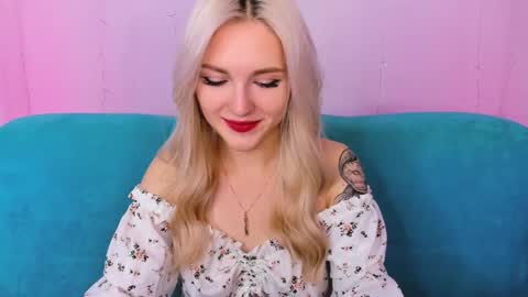 Snapshot of alicemonro chatting on 10.05.25 alicemonro online show from 10.05.25