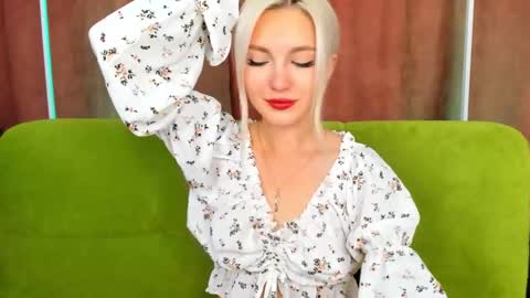 Snapshot of alicemonro chatting on 10.08.25 alicemonro online show from 10.08.25