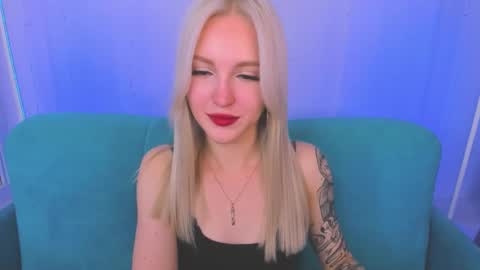 Snapshot of alicemonro chatting on 10.14.25 alicemonro online show from 10.14.25