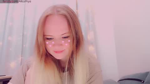 Snapshot of alicenya chatting on 02.10.26 Alice online show from 02.10.26