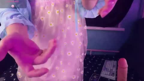 Snapshot of alicepinkhead chatting on 03.06.25 AlicePinkhead online show from 03.06.25