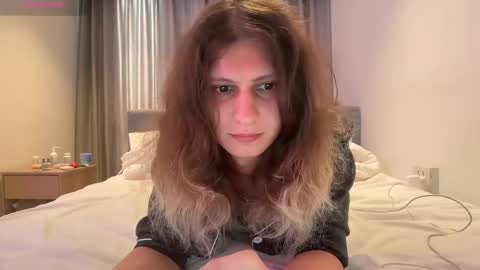 AlicePinkhead online show from 04.13.26
