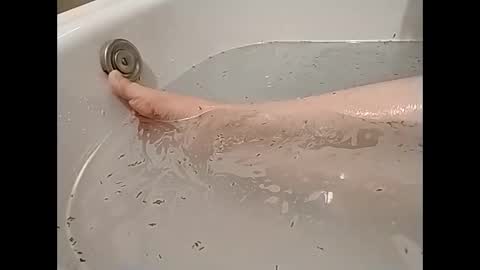 Snapshot of alicerabbithole03 chatting on 01.05.25 Alice online show from 01.05.25