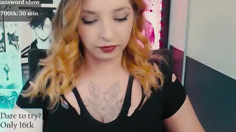 Snapshot of aliceriddle1 chatting on 12.01.25 aliceriddle1 online show from 12.01.25