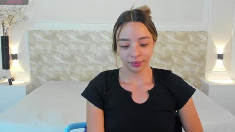 Snapshot of aliceross1 chatting on 01.06.25 AliceRoss online show from 01.06.25