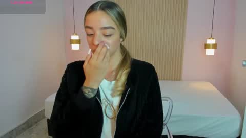Snapshot of aliceross1 chatting on 06.11.26 AliceRoss online show from 06.11.26