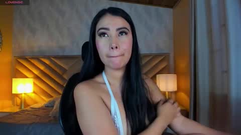 Snapshot of alices_kingsley chatting on 11.18.25 Alice online show from 11.18.25