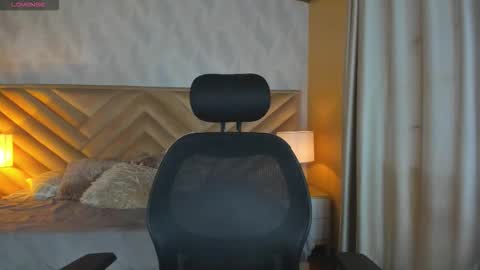 Snapshot of alices_kingsley chatting on 11.25.25 Alice online show from 11.25.25