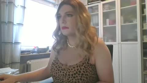 Snapshot of alicesissx13 chatting on 10.24.25 Alice online show from 10.24.25