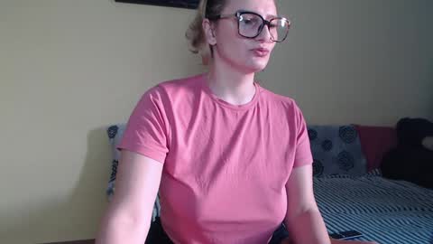 Snapshot of alicesweet_21 chatting on 01.28.25 Alice online show from 01.28.25