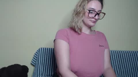 Snapshot of alicesweet_21 chatting on 02.08.25 Alice online show from 02.08.25