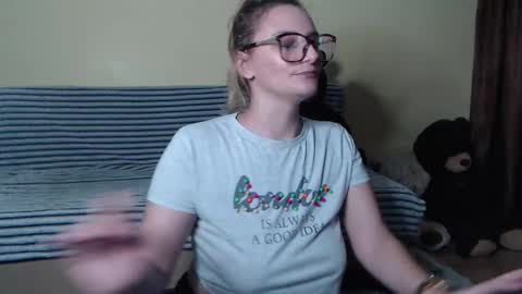 Snapshot of alicesweet_21 chatting on 02.27.25 Alice online show from 02.27.25