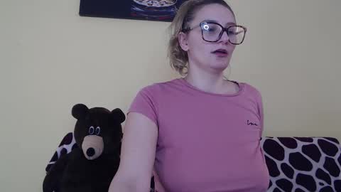 Snapshot of alicesweet_21 chatting on 03.05.25 Alice online show from 03.05.25