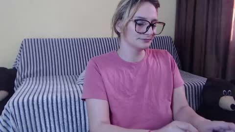 Snapshot of alicesweet_21 chatting on 03.11.25 Alice online show from 03.11.25