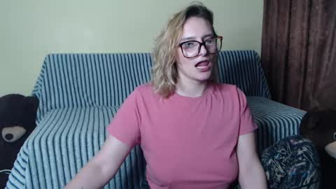 Snapshot of alicesweet_21 chatting on 03.11.25 Alice online show from 03.11.25