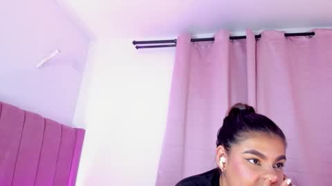 Snapshot of alicethunder_ chatting on 11.23.25 A L I C E T H U N D E R online show from 11.23.25