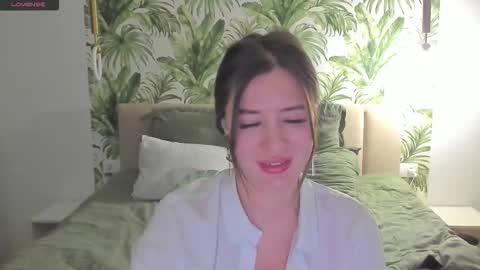 Snapshot of alicetuker chatting on 11.30.25 Alice online show from 11.30.25