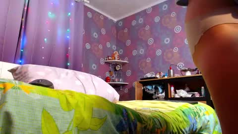 Snapshot of alicewetsquirt chatting on 01.06.25 alicewetsquirt online show from 01.06.25