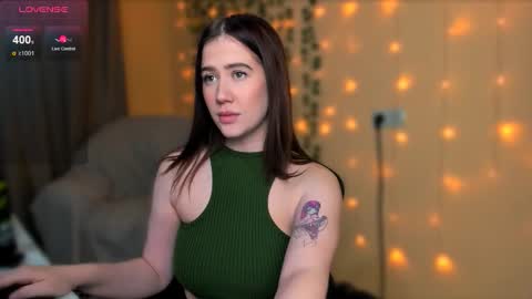 Snapshot of alicia_hines chatting on 11.04.25 Alicia online show from 11.04.25