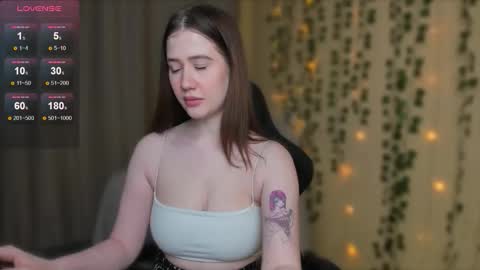 Snapshot of alicia_hines chatting on 12.04.25 Alicia online show from 12.04.25