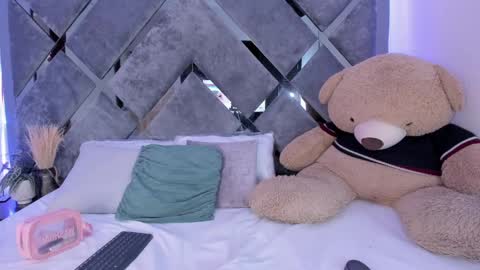 Snapshot of alicia_jerez1 chatting on 01.17.25 Alice online show from 01.17.25