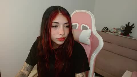 Snapshot of alicia_key_ chatting on 02.14.26 ALICIA online show from 02.14.26