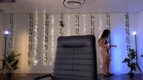 Snapshot of alicia_x_art chatting on 09.19.25 Alicia Lici  online show from 09.19.25