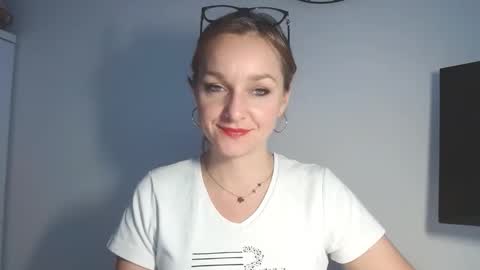 Snapshot of alicialux chatting on 02.18.26 Alicia online show from 02.18.26