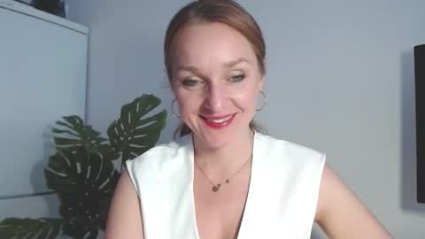 Snapshot of alicialux chatting on 03.23.26 Alicia online show from 03.23.26