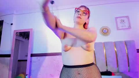 Snapshot of aliciawithe chatting on 11.14.25 Alicia online show from 11.14.25