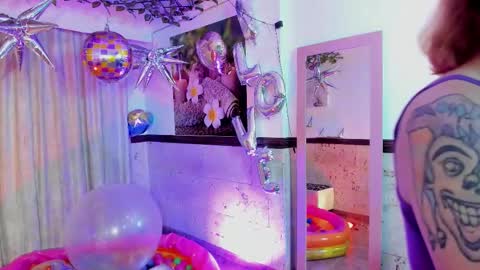 Snapshot of aliciawithe chatting on 12.05.25 Alicia online show from 12.05.25