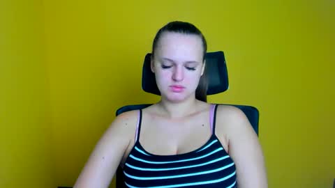 Snapshot of alicie_dream_ chatting on 09.16.25 Alicie online show from 09.16.25
