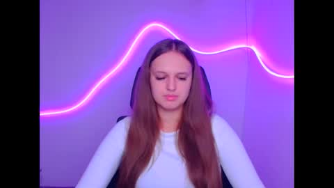Snapshot of alicie_dream_ chatting on 09.19.25 Alicie online show from 09.19.25
