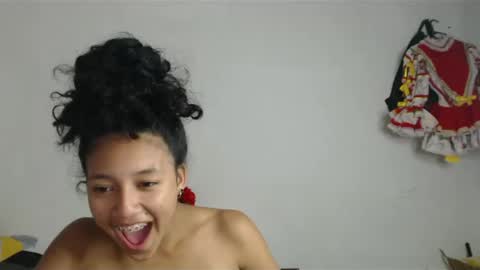 Snapshot of alicie_sexy_hot_20 chatting on 02.19.25 ana online show from 02.19.25