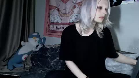Alien Bella online show from 06.21.26