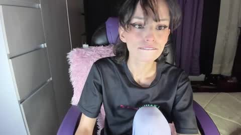 Aiko  Independent Model  online show from 02.21.25