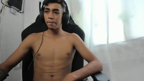 Snapshot of alienbigcock_01 chatting on 06.20.26 My name is Andrs and Im 18 years old. online show from 06.20.26