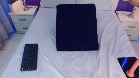 1 online show from 01.15.25