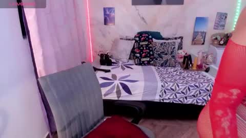 Snapshot of alinabozz1 chatting on 01.11.26 alinabozz1 online show from 01.11.26