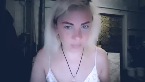 Snapshot of alinafrey_ chatting on 05.10.26 Alina online show from 05.10.26