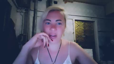 Snapshot of alinafrey_ chatting on 05.12.26 Alina online show from 05.12.26