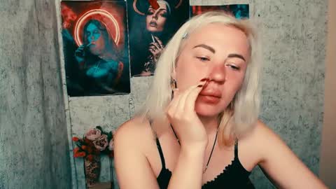 Snapshot of alinafrey_ chatting on 05.18.26 Alina online show from 05.18.26
