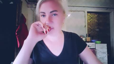 Snapshot of alinafrey_ chatting on 05.20.26 Alina online show from 05.20.26