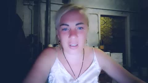 Snapshot of alinafrey_ chatting on 05.25.26 Alina online show from 05.25.26