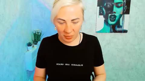 Snapshot of alinafrey_ chatting on 05.29.26 Alina online show from 05.29.26