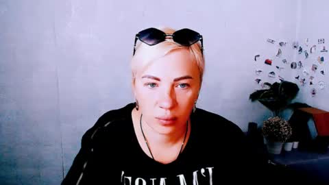 Snapshot of alinafrey_ chatting on 06.01.26 Alina online show from 06.01.26