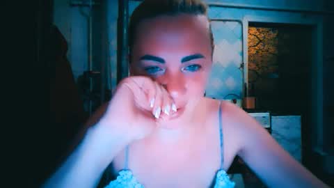 Snapshot of alinafrey_ chatting on 06.07.26 Alina online show from 06.07.26