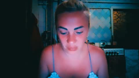Snapshot of alinafrey_ chatting on 06.11.26 Alina online show from 06.11.26