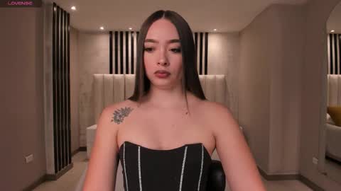 alinakravitz_ online show from 09.17.25